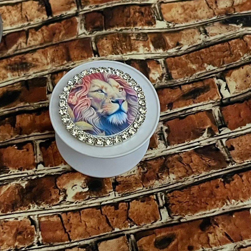 Lion phone accessory